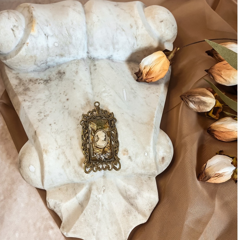 Vintage Style Cameo Charm Pendant